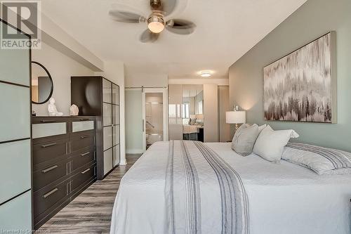 5250 Lakeshore Road Unit# 1907, Burlington, ON - Indoor Photo Showing Bedroom