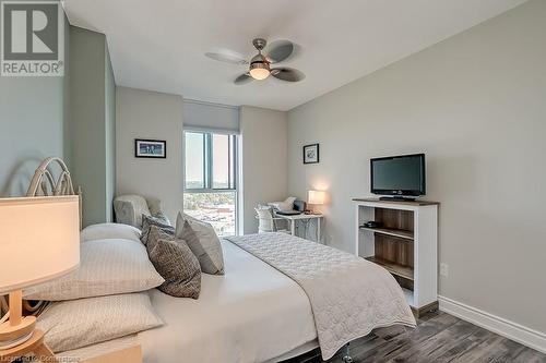 5250 Lakeshore Road Unit# 1907, Burlington, ON - Indoor Photo Showing Bedroom