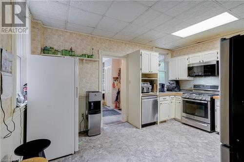 94 Sutherland Street W, Caledonia, ON - Indoor Photo Showing Kitchen