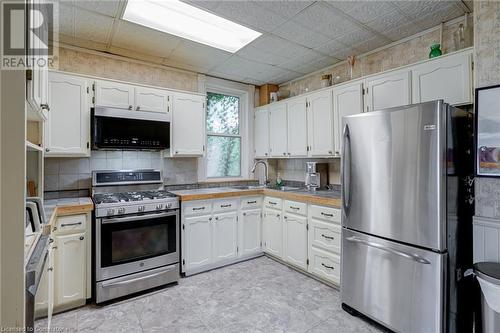 94 Sutherland Street W, Caledonia, ON - Indoor Photo Showing Kitchen