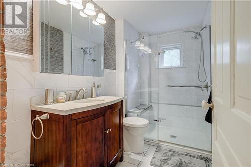 94 Sutherland Street W, Caledonia, ON - Indoor Photo Showing Bathroom