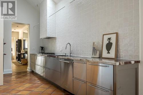 370 Queen Street S, Hamilton, ON - Indoor Photo Showing Kitchen With Upgraded Kitchen