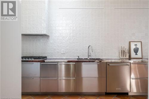 370 Queen Street S, Hamilton, ON - Indoor Photo Showing Kitchen With Upgraded Kitchen