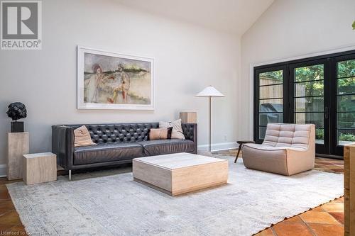 370 Queen Street S, Hamilton, ON - Indoor Photo Showing Living Room