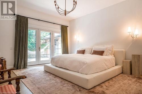 370 Queen Street S, Hamilton, ON - Indoor Photo Showing Bedroom