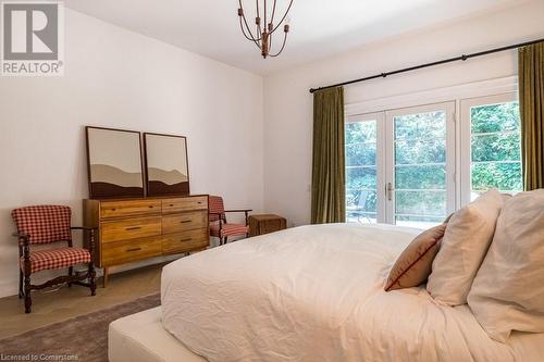 370 Queen Street S, Hamilton, ON - Indoor Photo Showing Bedroom