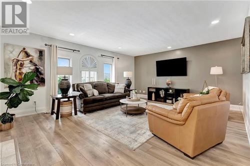 55 Elodia Court, Hamilton, ON - Indoor Photo Showing Living Room