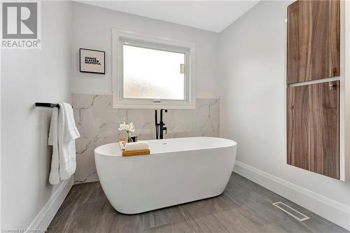 55 Elodia Court, Hamilton, ON - Indoor Photo Showing Bathroom