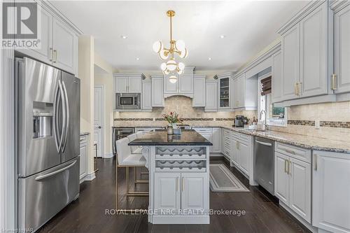 14 Tuscany Court, St. Catharines, ON - Indoor Photo Showing Kitchen With Upgraded Kitchen