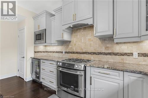 14 Tuscany Court, St. Catharines, ON - Indoor Photo Showing Kitchen With Upgraded Kitchen