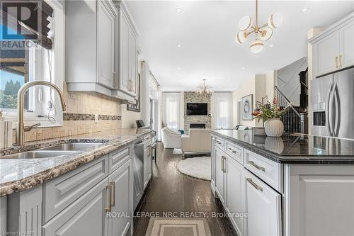 14 Tuscany Court, St. Catharines, ON - Indoor Photo Showing Kitchen With Double Sink With Upgraded Kitchen