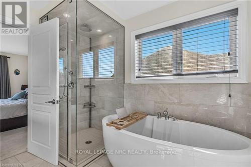 14 Tuscany Court, St. Catharines, ON - Indoor Photo Showing Bathroom