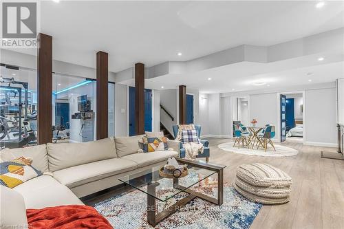 14 Tuscany Court, St. Catharines, ON - Indoor Photo Showing Living Room