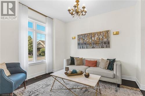 14 Tuscany Court, St. Catharines, ON - Indoor Photo Showing Living Room