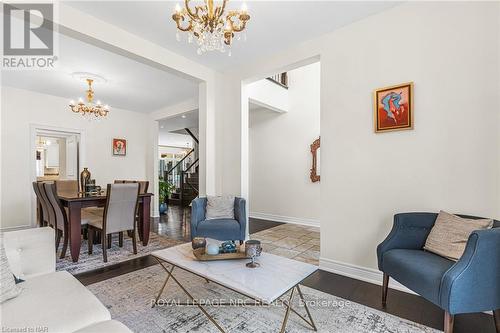 14 Tuscany Court, St. Catharines, ON - Indoor Photo Showing Living Room