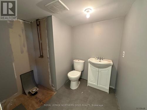 22-24 Commissioner Street, Larder Lake, ON - Indoor Photo Showing Bathroom