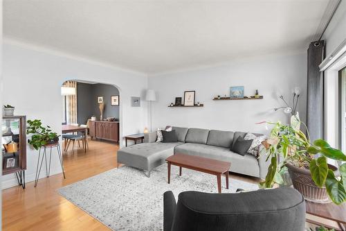 243 Davidson Street, Winnipeg, MB - Indoor Photo Showing Living Room