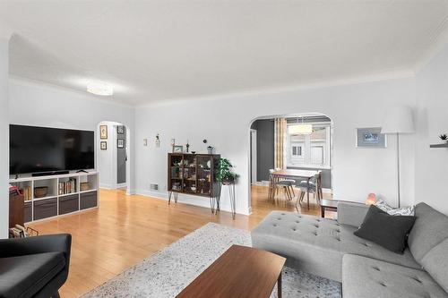 243 Davidson Street, Winnipeg, MB - Indoor Photo Showing Living Room