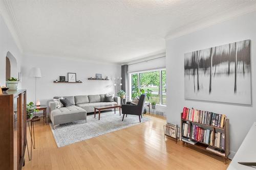 243 Davidson Street, Winnipeg, MB - Indoor Photo Showing Living Room