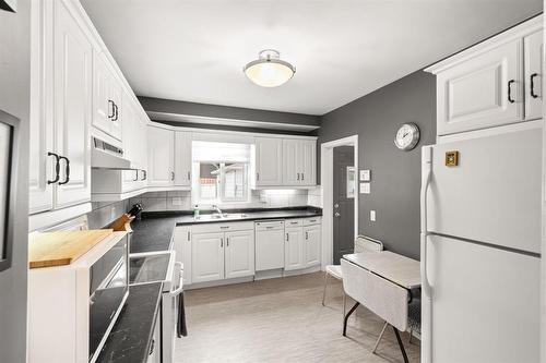 243 Davidson Street, Winnipeg, MB - Indoor Photo Showing Kitchen