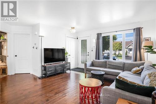 1841 Suzie Crescent, Prescott And Russell, ON - Indoor Photo Showing Living Room