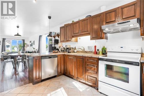 1841 Suzie Crescent, Prescott And Russell, ON - Indoor Photo Showing Kitchen