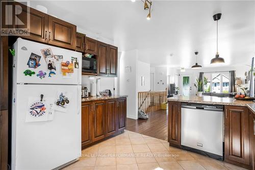 1841 Suzie Crescent, Prescott And Russell, ON - Indoor Photo Showing Kitchen