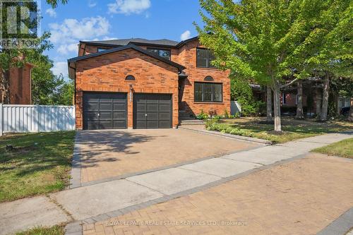 2066 Castlefield Crescent, Oakville, ON - Outdoor