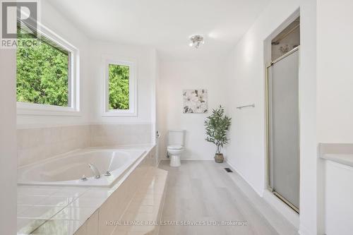 2066 Castlefield Crescent, Oakville (River Oaks), ON - Indoor Photo Showing Bathroom