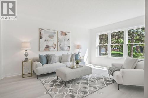 2066 Castlefield Crescent, Oakville, ON - Indoor Photo Showing Living Room