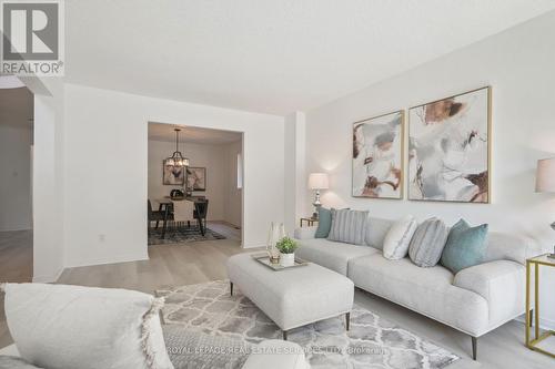 2066 Castlefield Crescent, Oakville, ON - Indoor Photo Showing Living Room