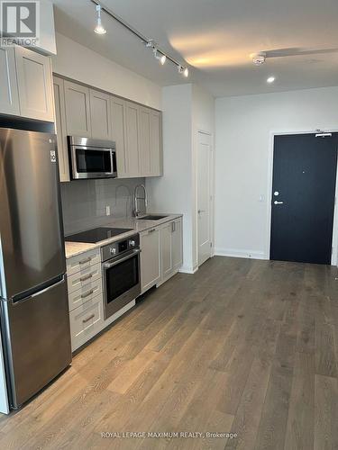 413 - 293 The Kingsway, Toronto (Edenbridge-Humber Valley), ON - Indoor Photo Showing Kitchen