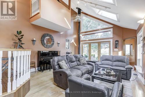 2425 Hespeler Road, Cambridge, ON - Indoor Photo Showing Living Room