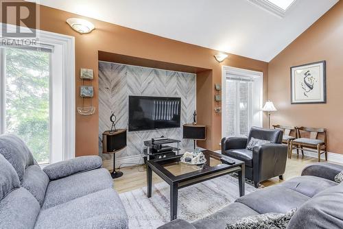 2425 Hespeler Road, Cambridge, ON - Indoor Photo Showing Living Room