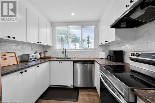 25 Britten Close Unit# A15, Hamilton, ON - Indoor Photo Showing Kitchen With Double Sink