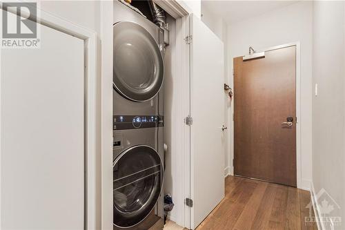 Newer washer/dryer with warranty - 108 Richmond Road Unit#612, Ottawa, ON - Indoor Photo Showing Laundry Room