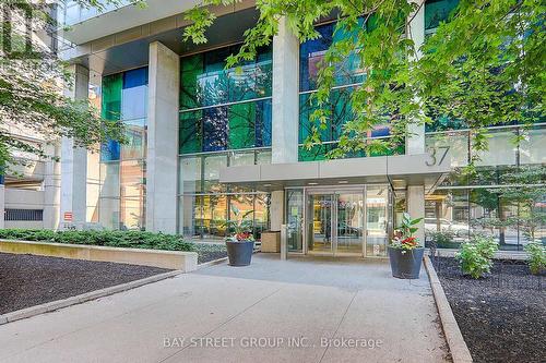 306 - 37 Grosvenor Street, Toronto, ON - Outdoor