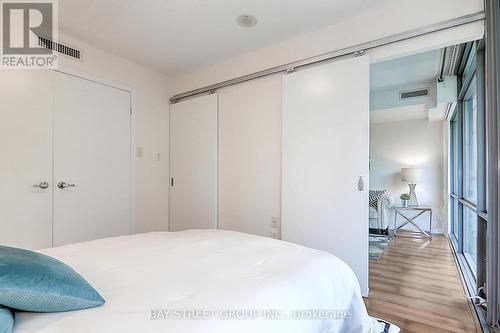 306 - 37 Grosvenor Street, Toronto, ON - Indoor Photo Showing Bedroom