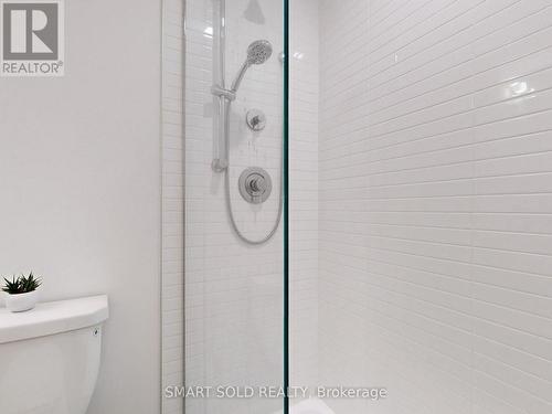 116 - 3200 William Coltson Avenue, Oakville, ON - Indoor Photo Showing Bathroom