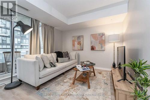 1307 - 76 Shuter Street, Toronto, ON - Indoor Photo Showing Living Room