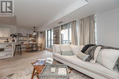 1307 - 76 Shuter Street, Toronto (Church-Yonge Corridor), ON - Indoor Photo Showing Living Room