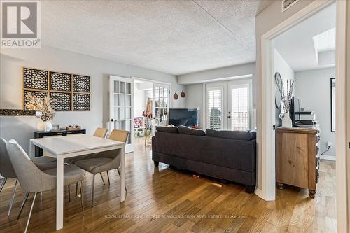 209 - 1411 Walker'S Line, Burlington, ON - Indoor Photo Showing Living Room