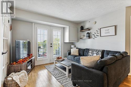 209 - 1411 Walker'S Line, Burlington (Tansley), ON - Indoor Photo Showing Living Room