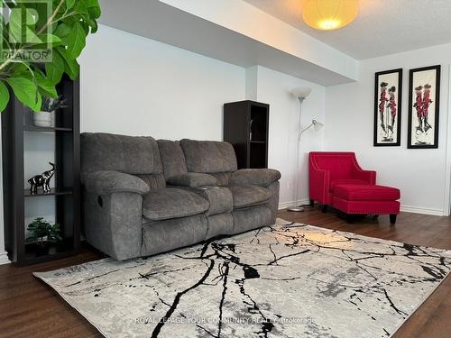 318 - 300 Manitoba Street, Toronto, ON - Indoor Photo Showing Living Room