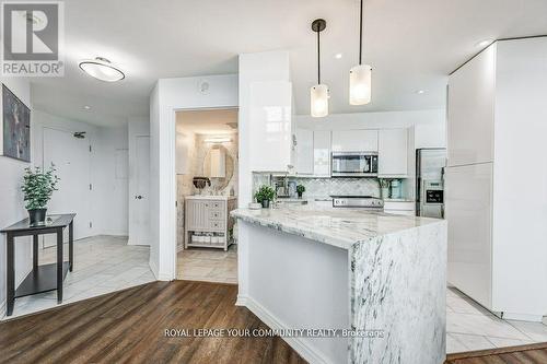 318 - 300 Manitoba Street, Toronto, ON - Indoor Photo Showing Kitchen With Upgraded Kitchen