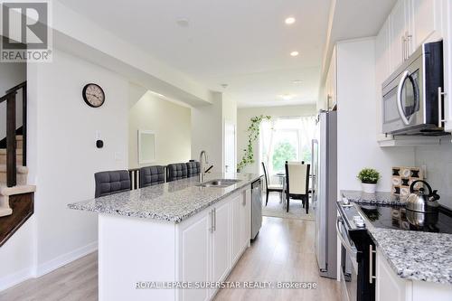 39 - 590 North Service Road, Hamilton, ON - Indoor Photo Showing Kitchen With Upgraded Kitchen