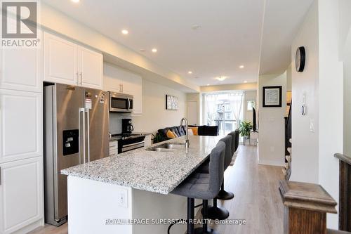 39 - 590 North Service Road, Hamilton, ON - Indoor Photo Showing Kitchen With Upgraded Kitchen