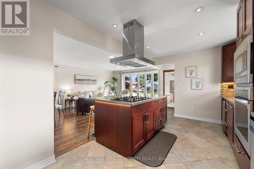 720 Cortez Avenue, Pickering (Bay Ridges), ON - Indoor Photo Showing Kitchen