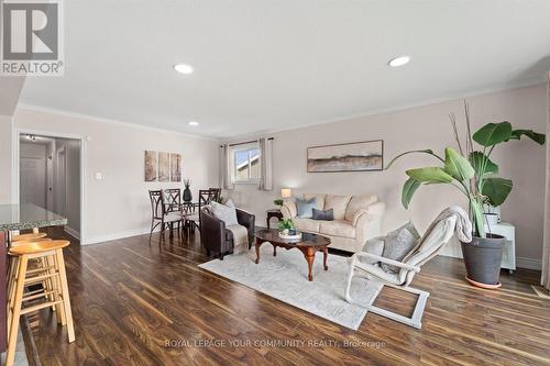 720 Cortez Avenue, Pickering (Bay Ridges), ON - Indoor Photo Showing Living Room