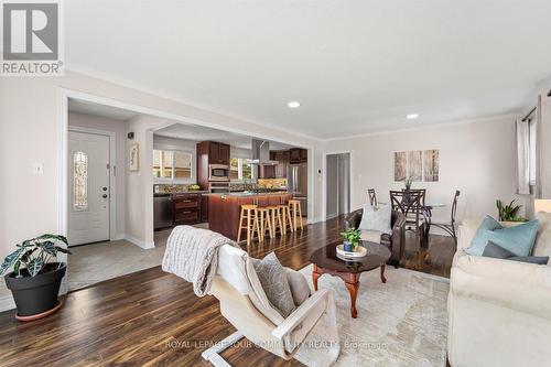 720 Cortez Avenue, Pickering (Bay Ridges), ON - Indoor Photo Showing Living Room